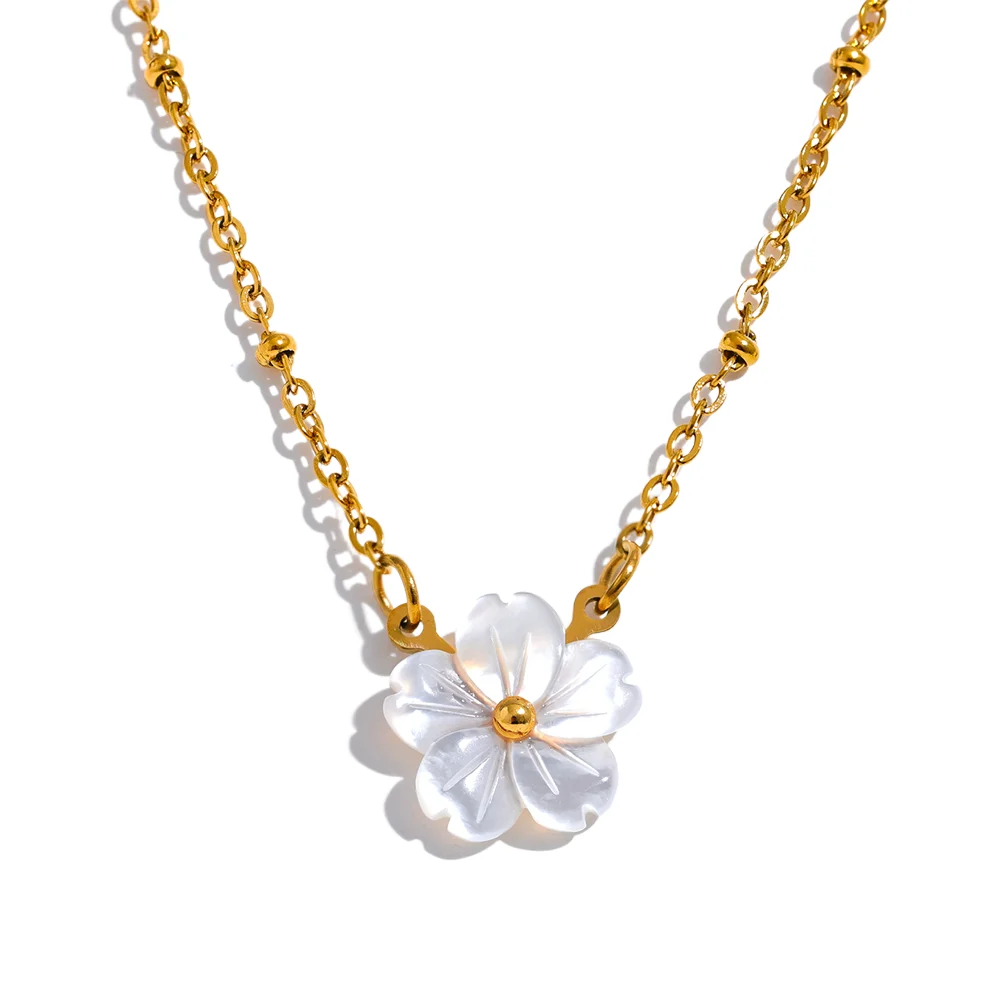 Collier fleur en coquille naturelle – Élégance délicate plaqué or