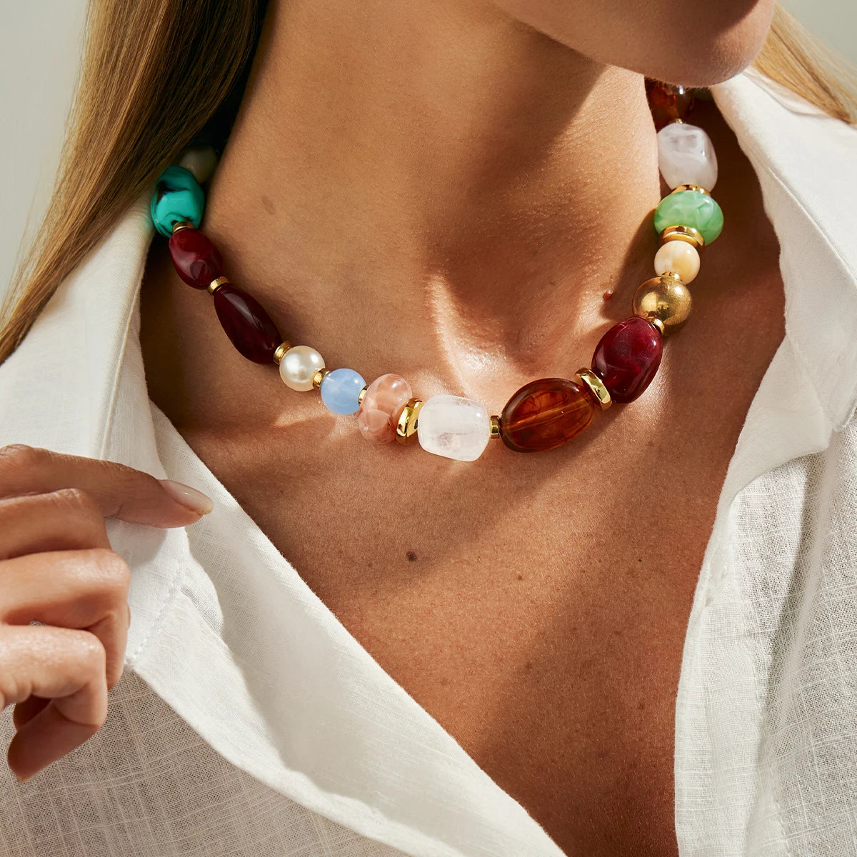 Collier ras du cou bohème en perles de résine