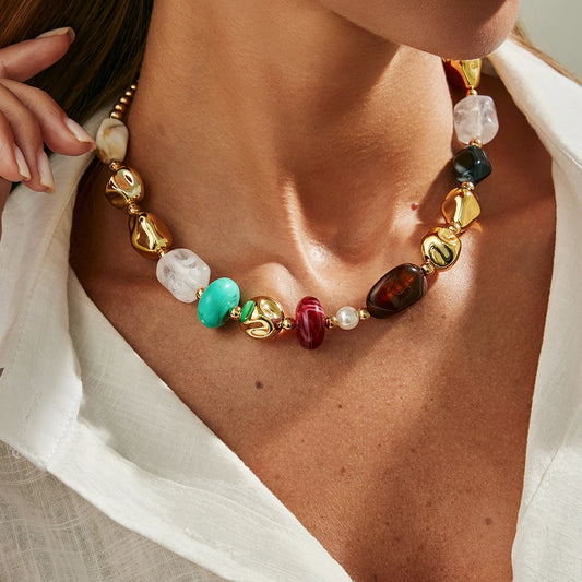 Collier ras du cou bohème en perles de résine