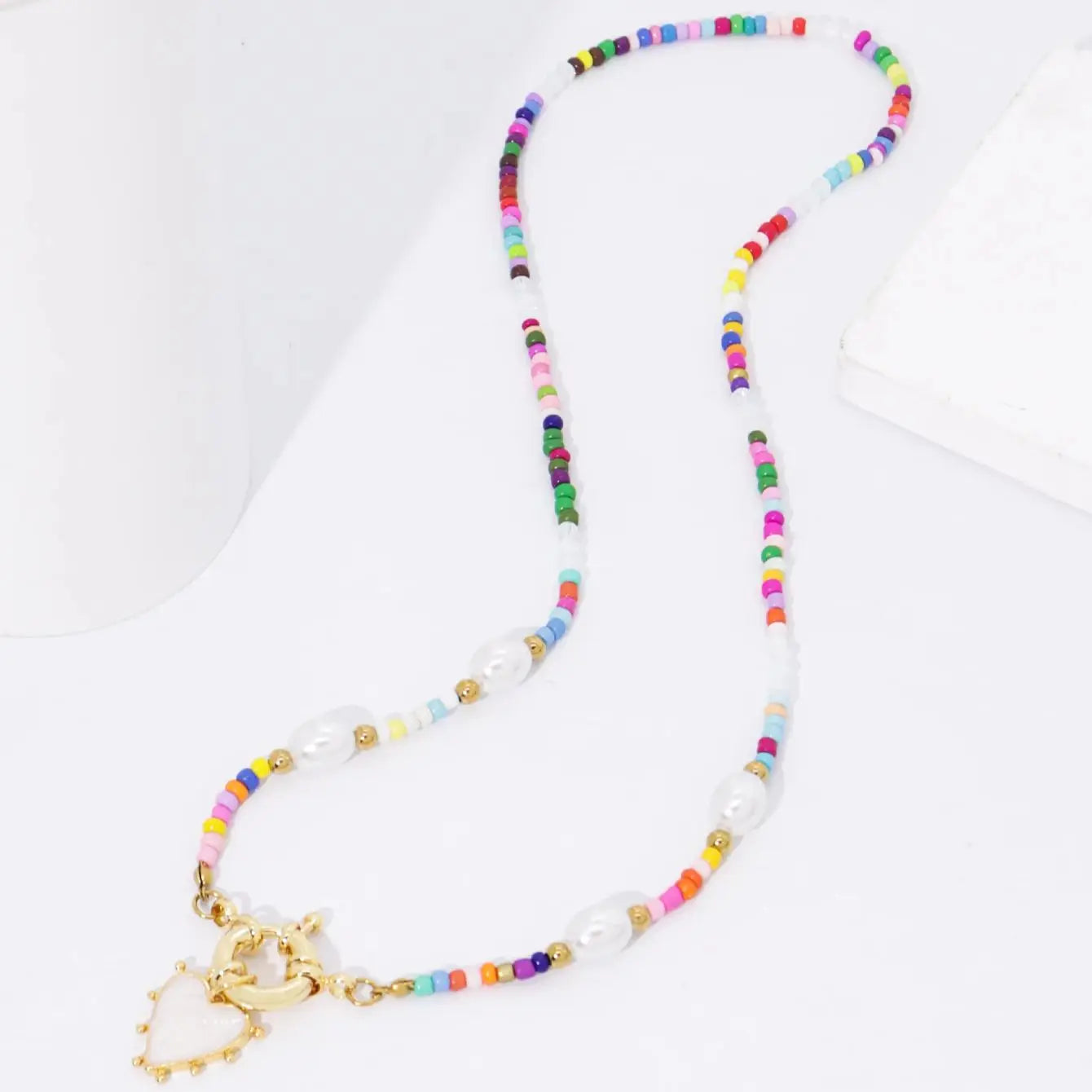 Collier perles colorées & pendentif cœur