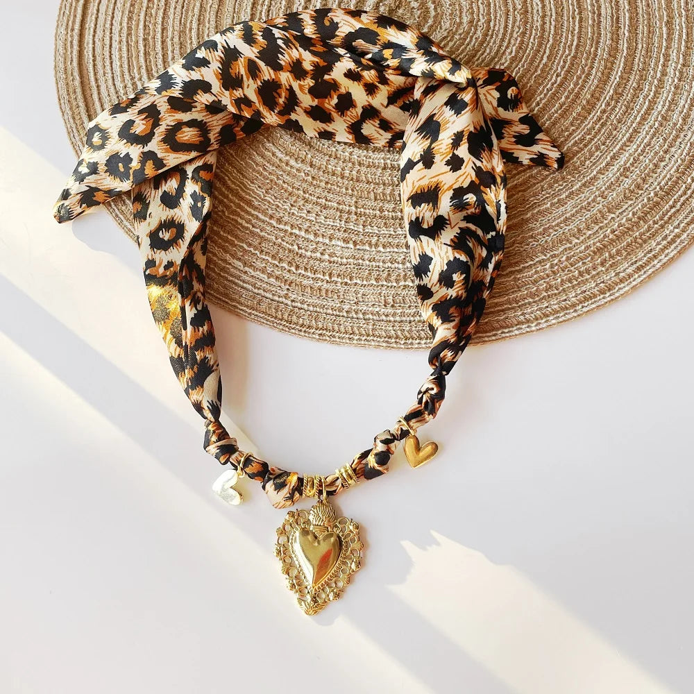 Collier Foulard Élégance