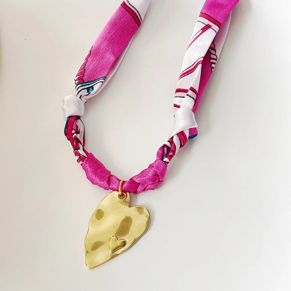 Collier Foulard Élégance