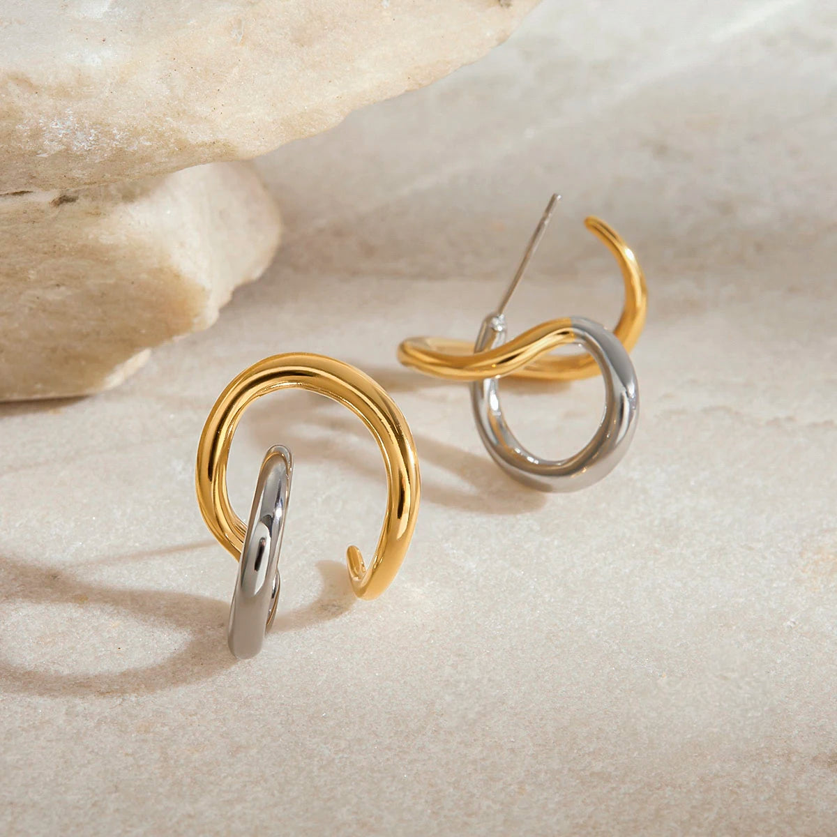 Boucles d’oreilles deux tons – Ligne irrégulière plaqué or 18K