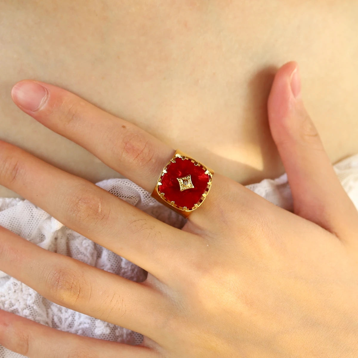 Bague grand anneau rouge – Acier inoxydable plaqué or 18K