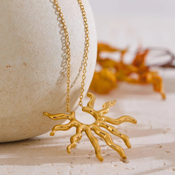 Collier pendentif soleil