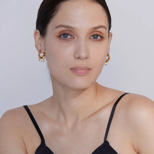 Boucles d’oreilles créoles avec perles naturelles
