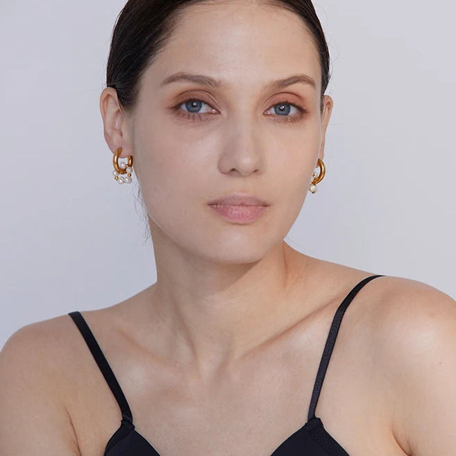 Boucles d’oreilles créoles avec perles naturelles