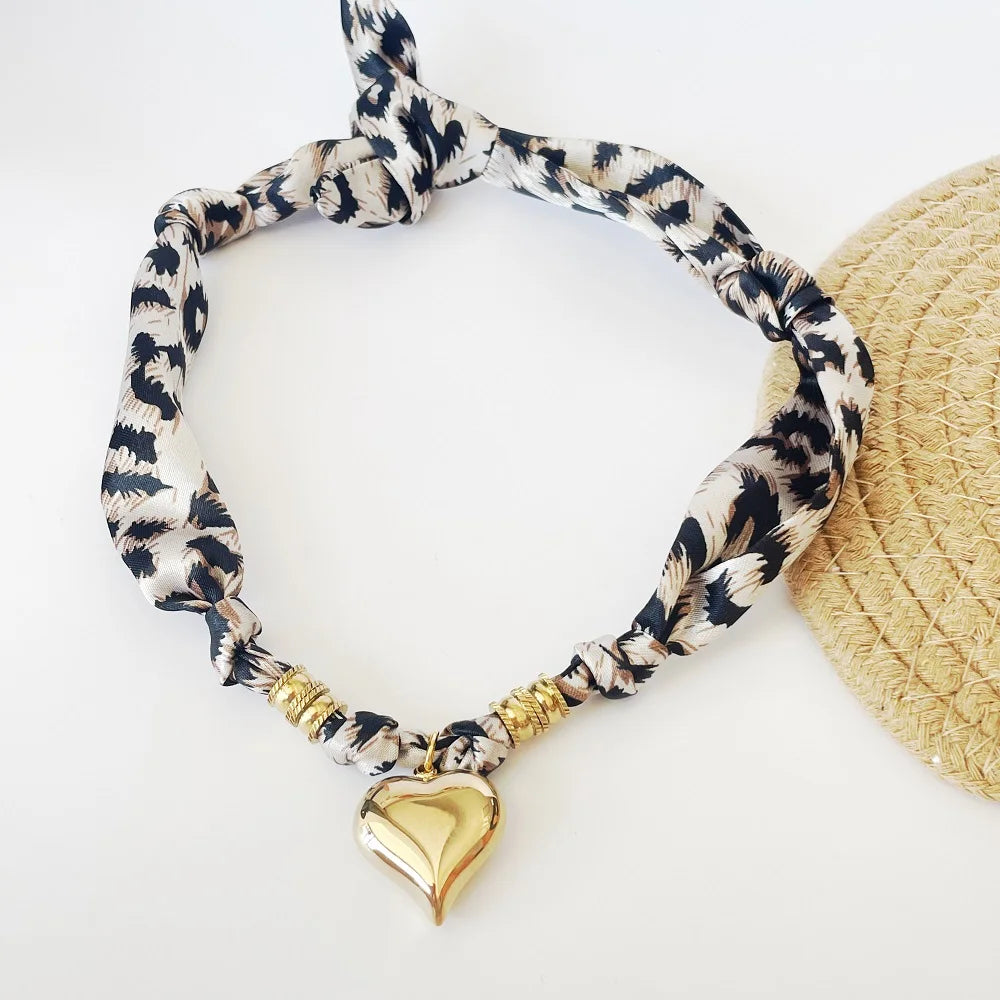 Collier Foulard Élégance