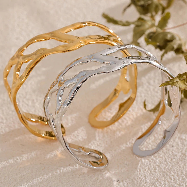 Bracelet manchette large ajouré
