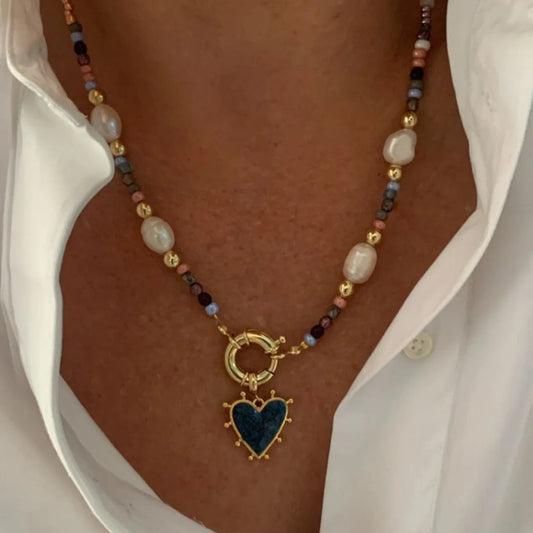 Collier perles colorées & pendentif cœur
