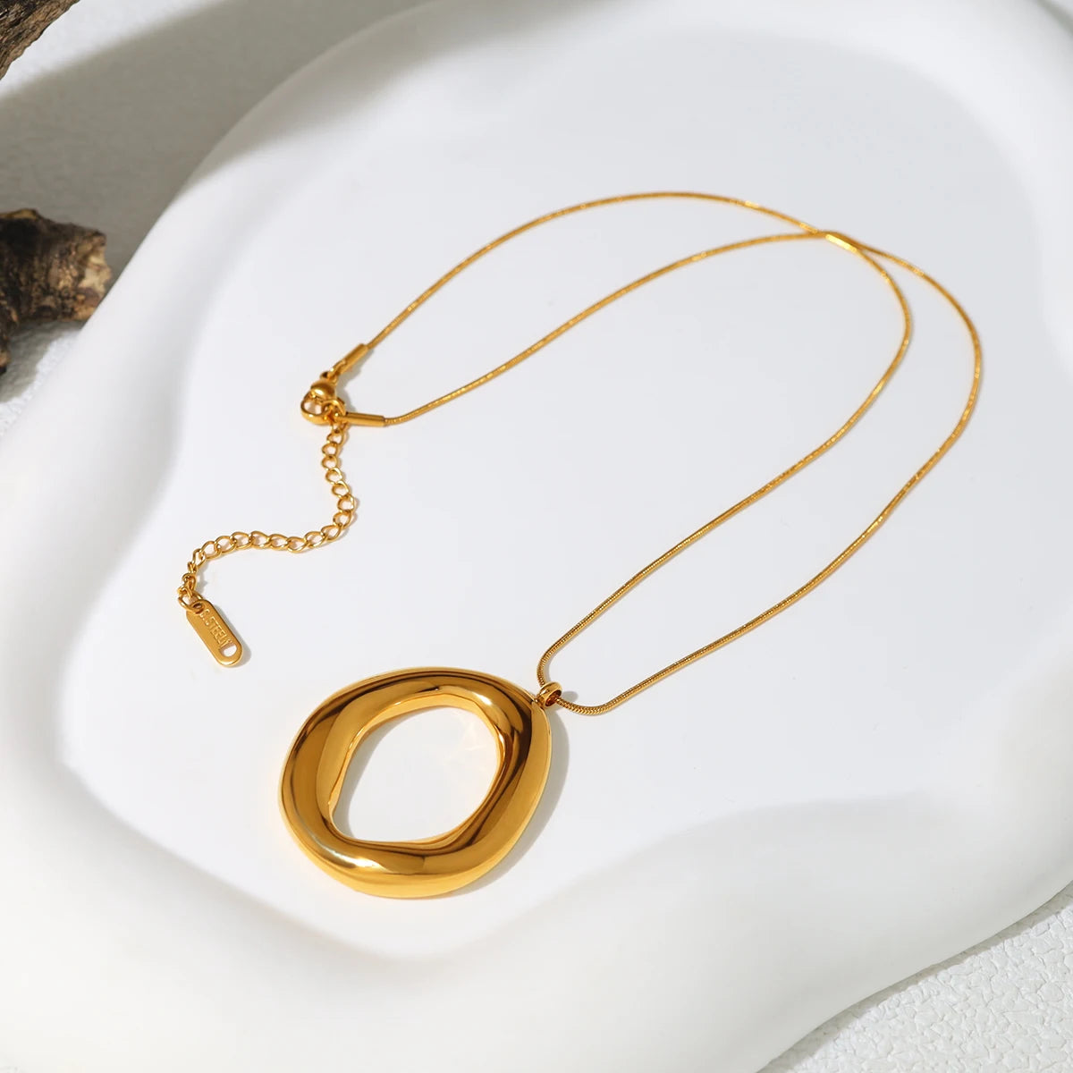 Collier à grande boucle – Plaqué Or 18K en Acier Inoxydable