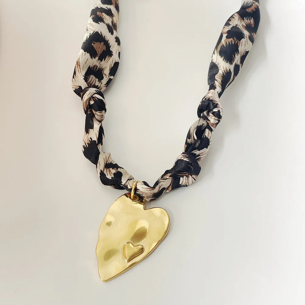 Collier Foulard Élégance