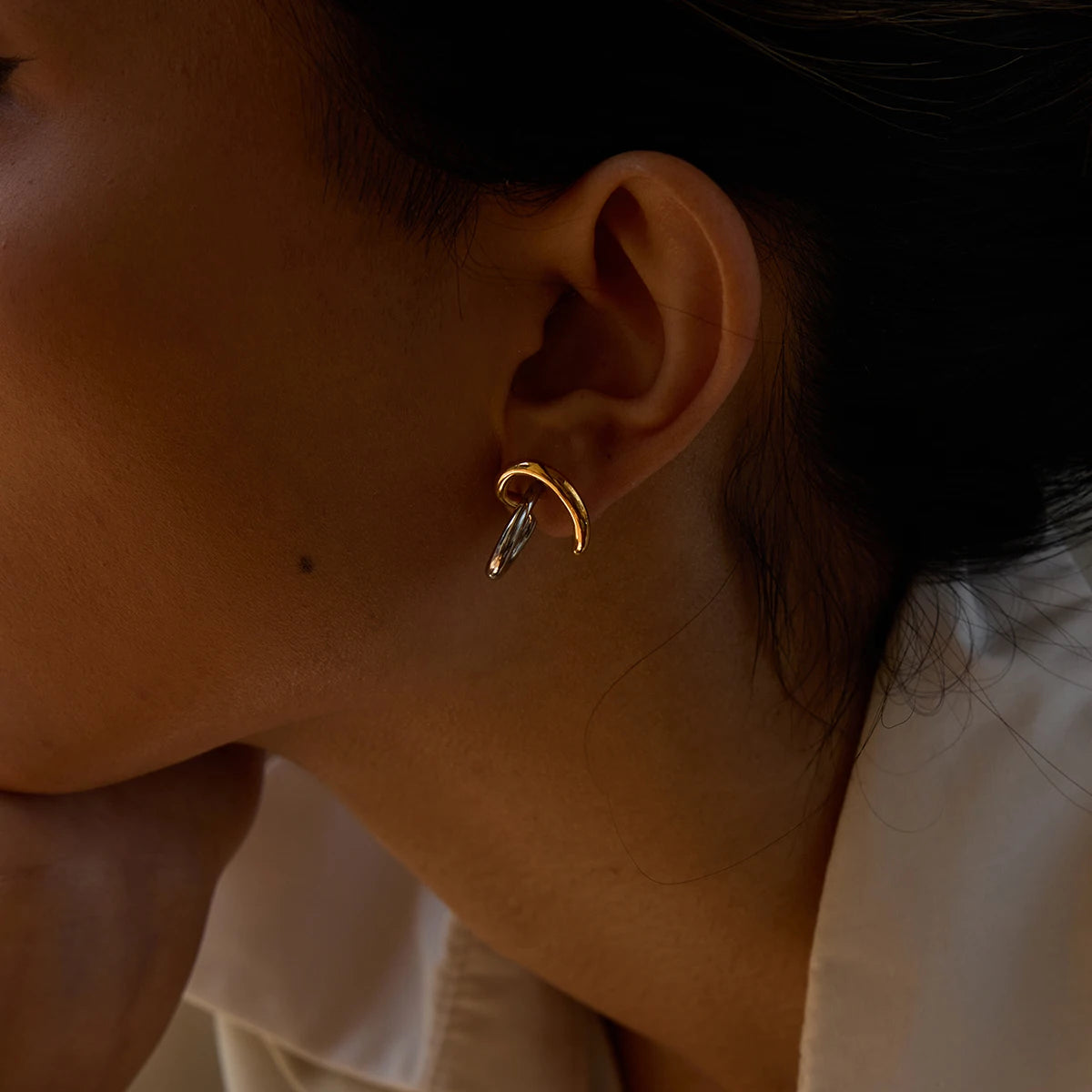 Boucles d’oreilles deux tons – Ligne irrégulière plaqué or 18K