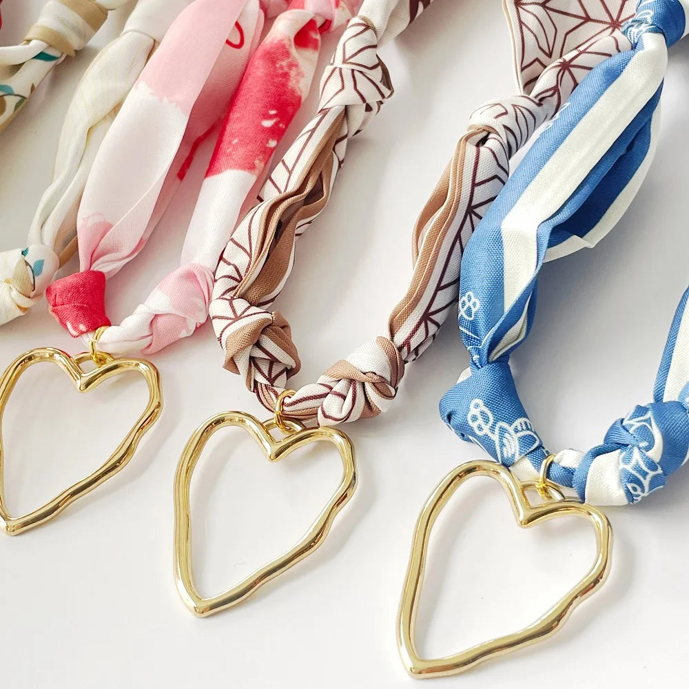 Collier Foulard Élégance
