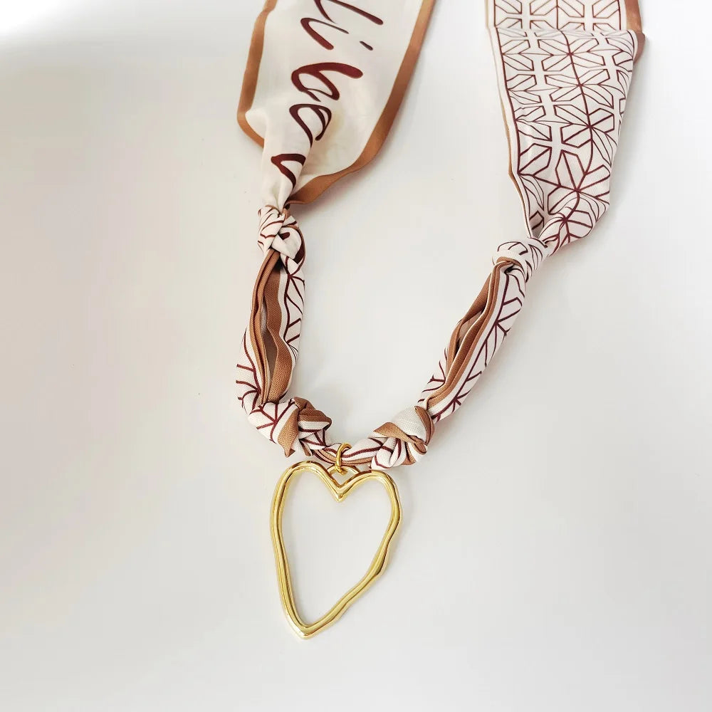 Collier Foulard Élégance