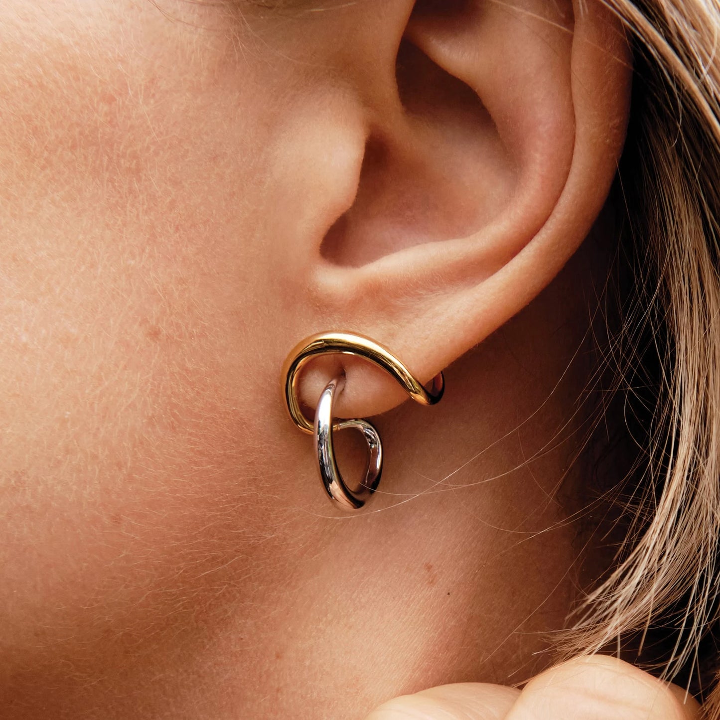 Boucles d’oreilles deux tons – Ligne irrégulière plaqué or 18K