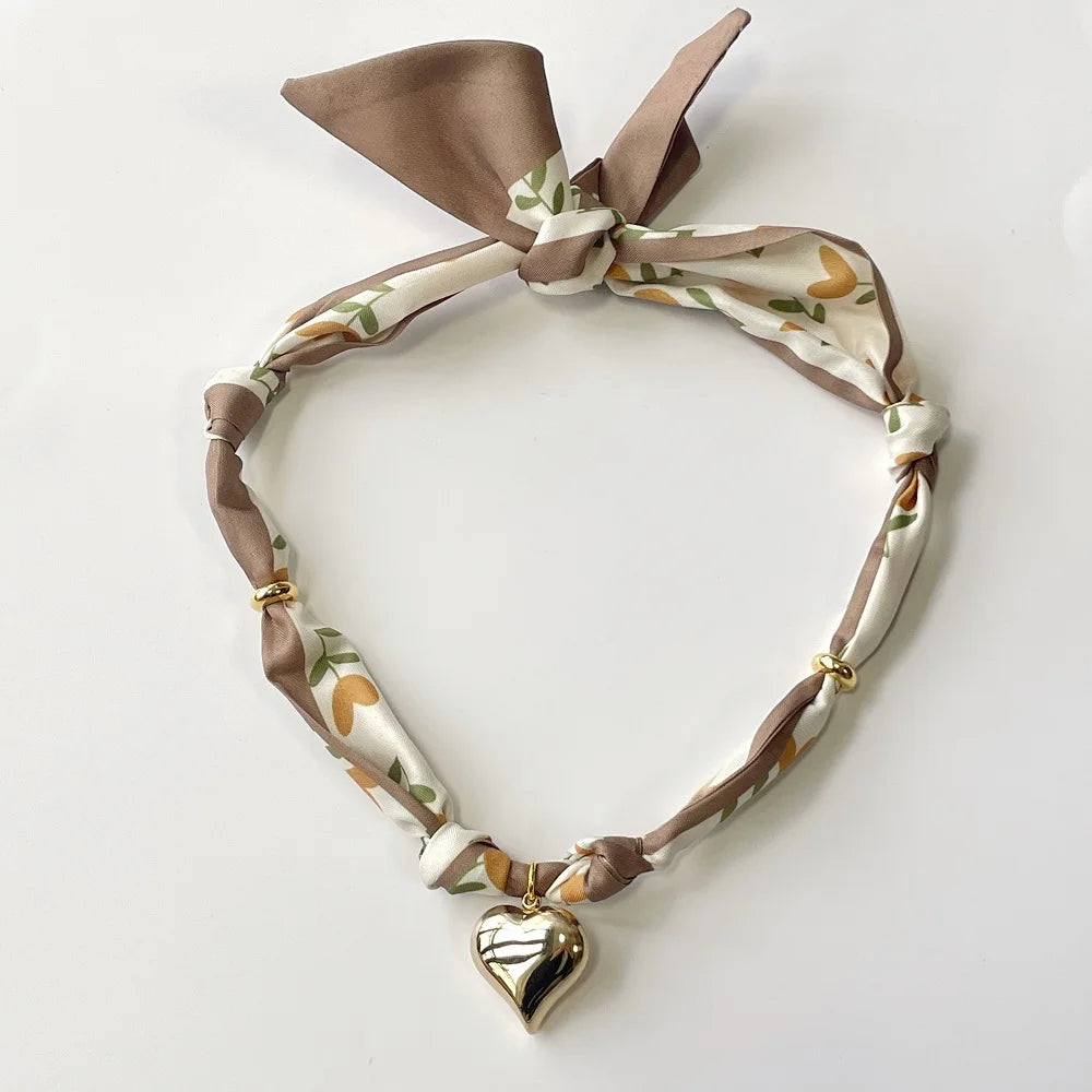Collier Foulard Élégance