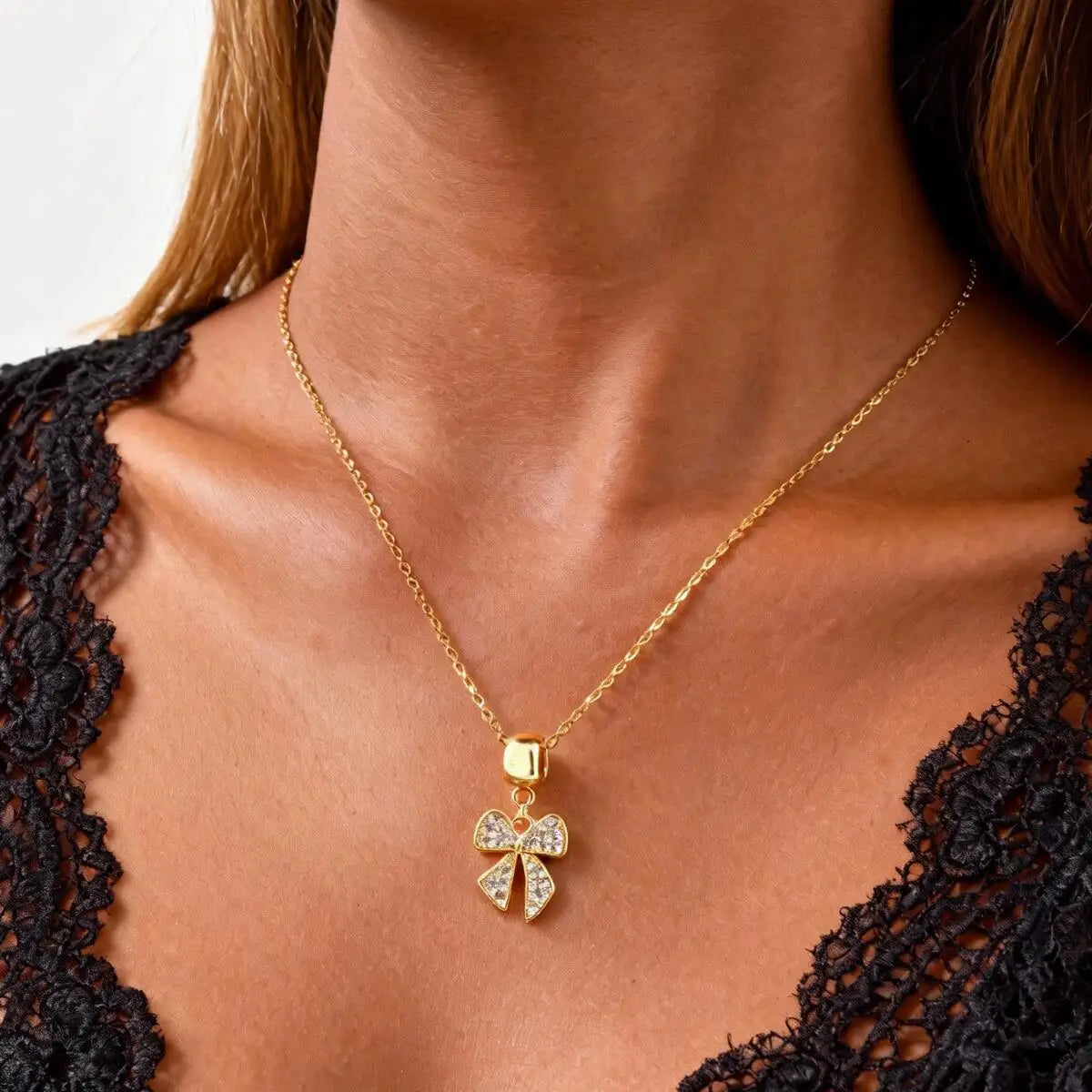 Collier Minimaliste Nœud Papillon