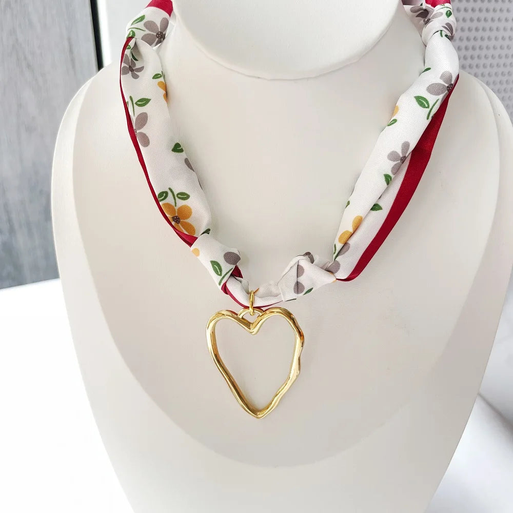 Collier Foulard Élégance