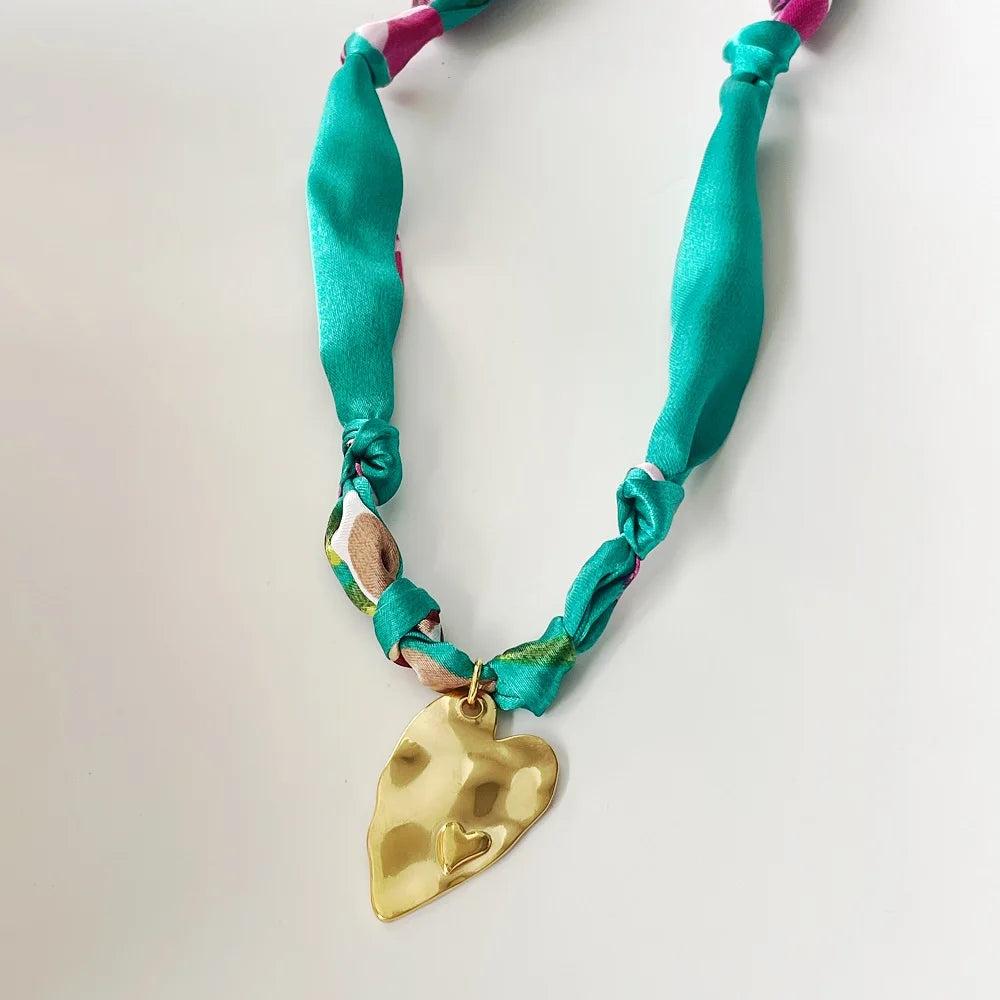 Collier Foulard Élégance