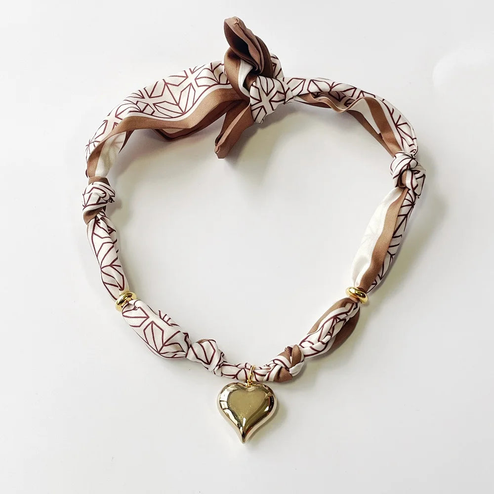 Collier Foulard Élégance