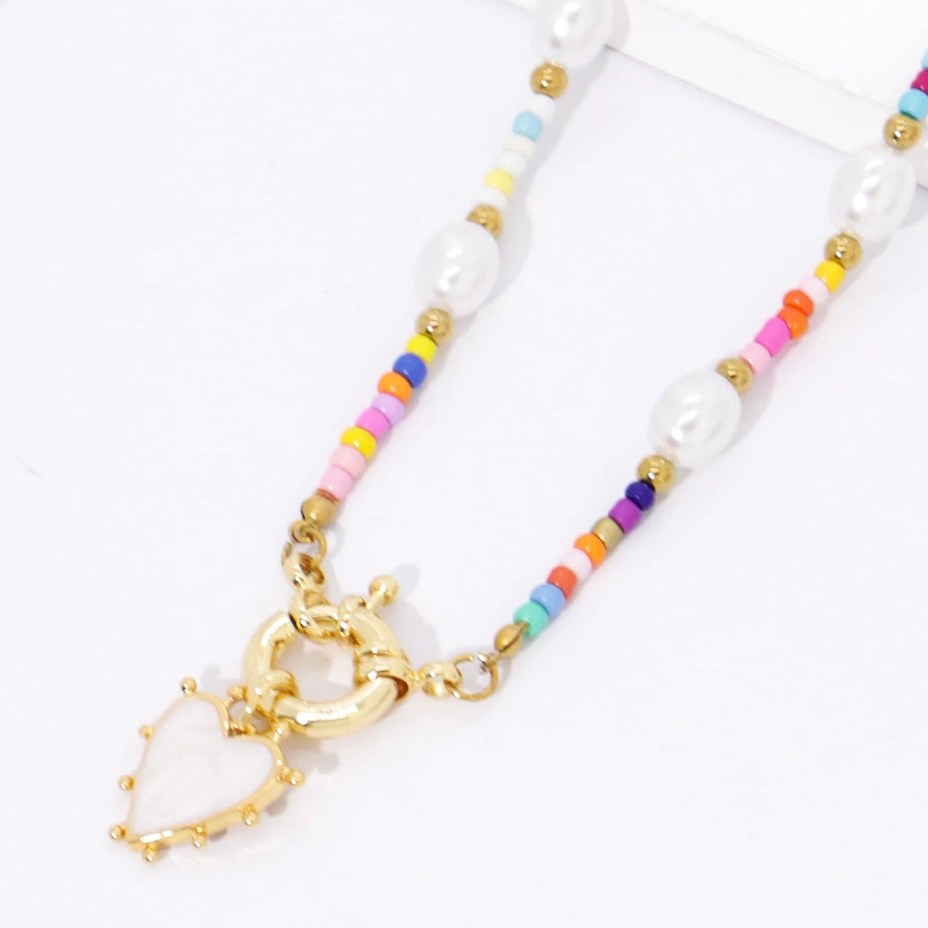 Collier perles colorées & pendentif cœur