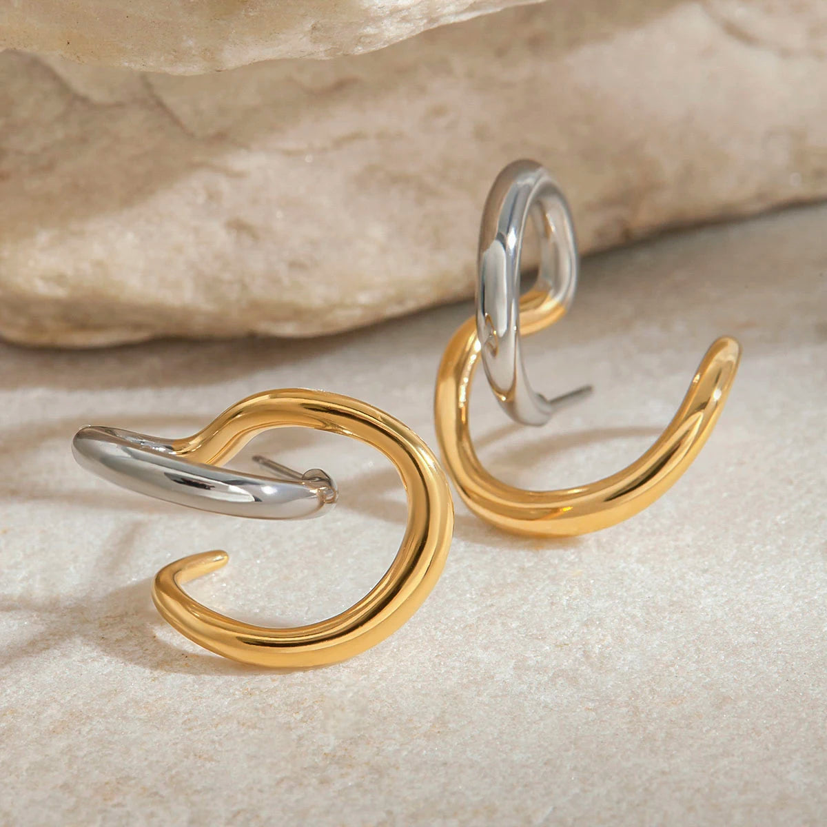 Boucles d’oreilles deux tons – Ligne irrégulière plaqué or 18K