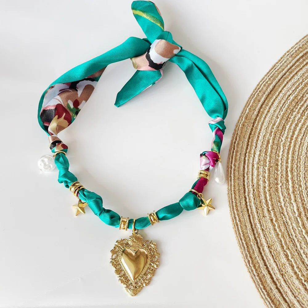 Collier Foulard Élégance