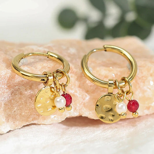 Boucles d’oreilles créoles à pierres rouges