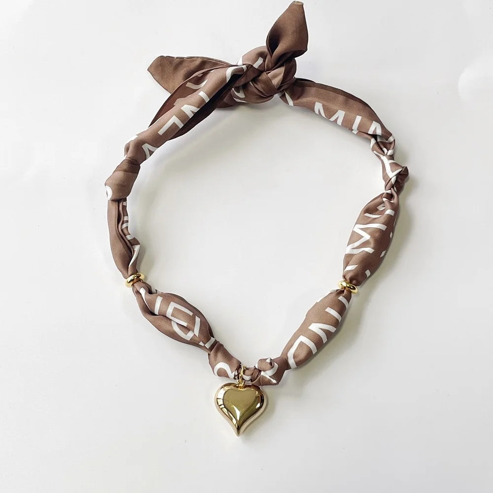 Collier Foulard Élégance