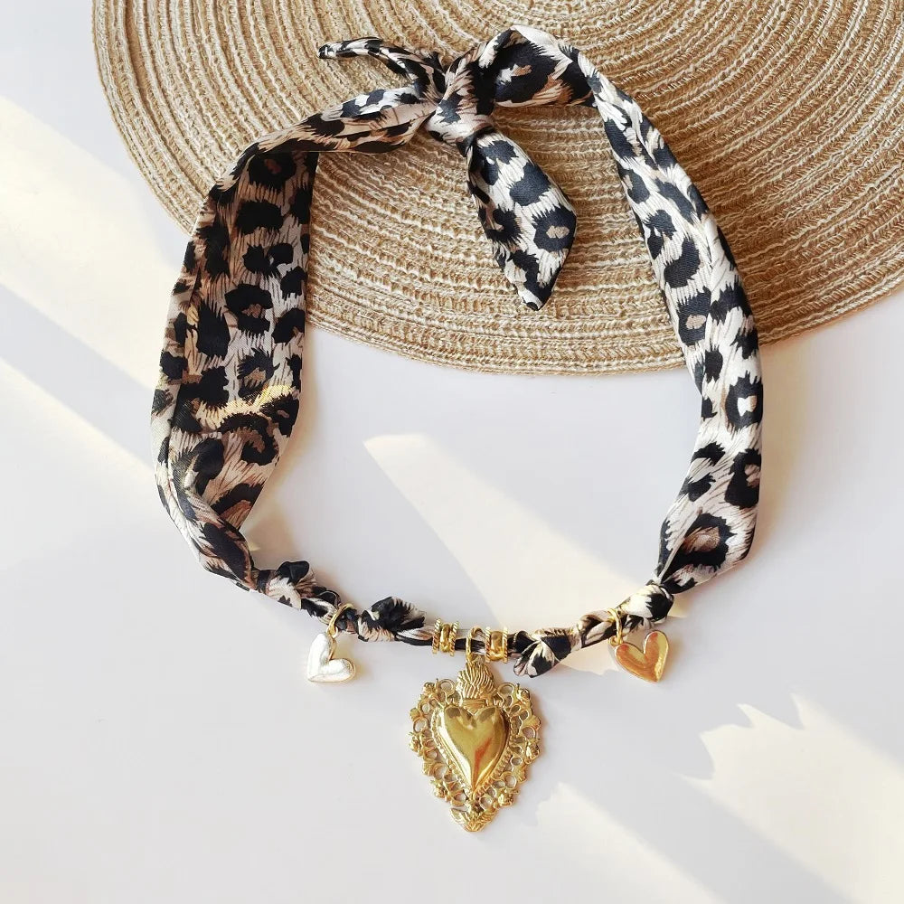 Collier Foulard Élégance