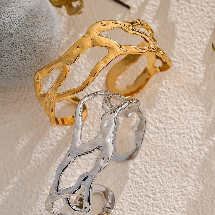Bracelet manchette large ajouré
