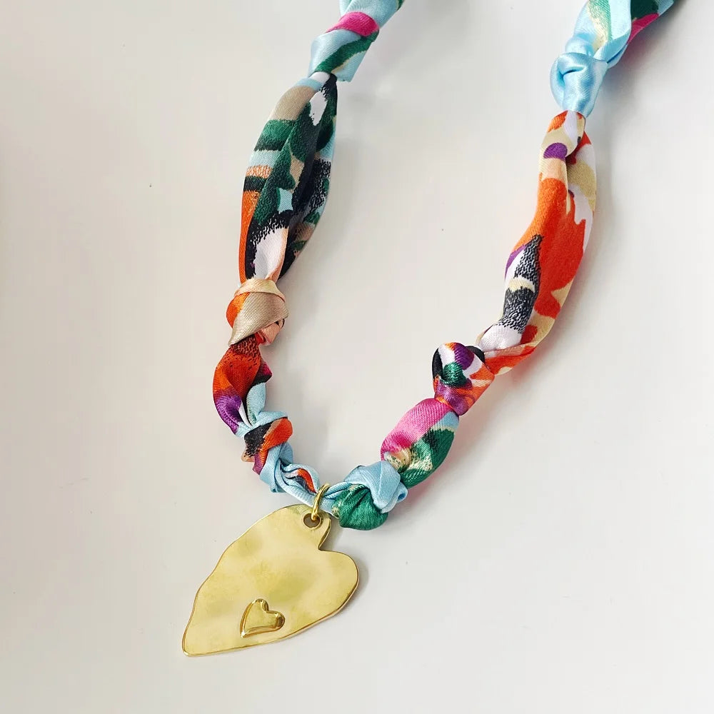 Collier Foulard Élégance