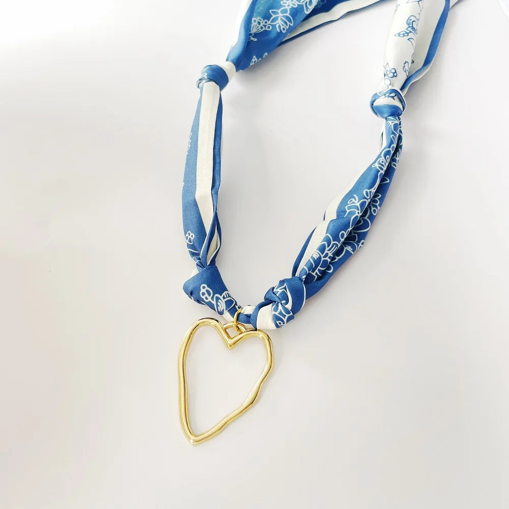 Collier Foulard Élégance