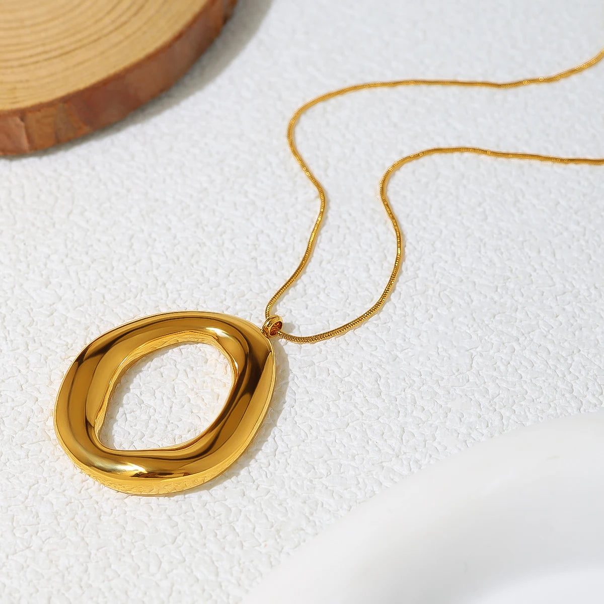 Collier à grande boucle – Plaqué Or 18K en Acier Inoxydable