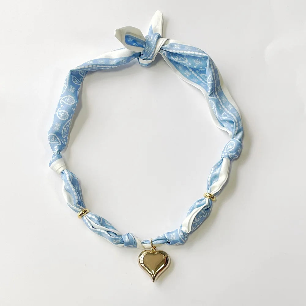 Collier Foulard Élégance