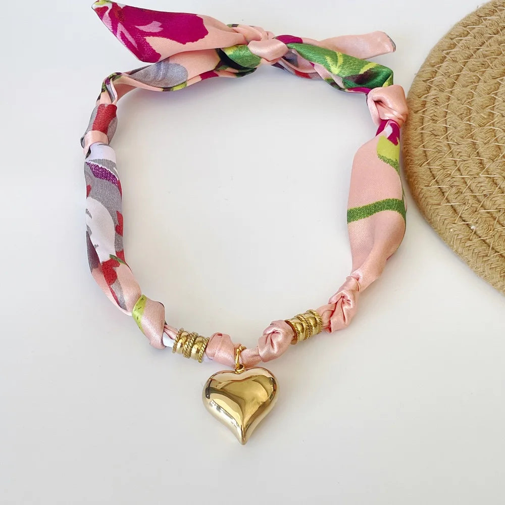 Collier Foulard Élégance